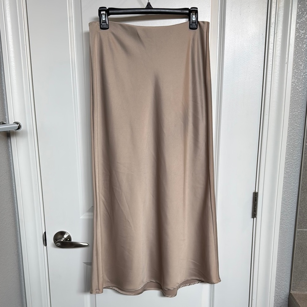 Elegant Tan Women's Skirt